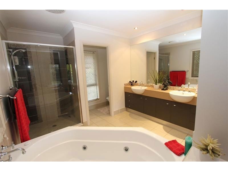 15 Charles Place, Manly West QLD 4179