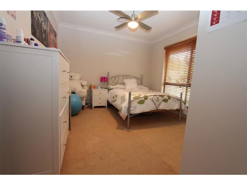 15 Charles Place, Manly West QLD 4179