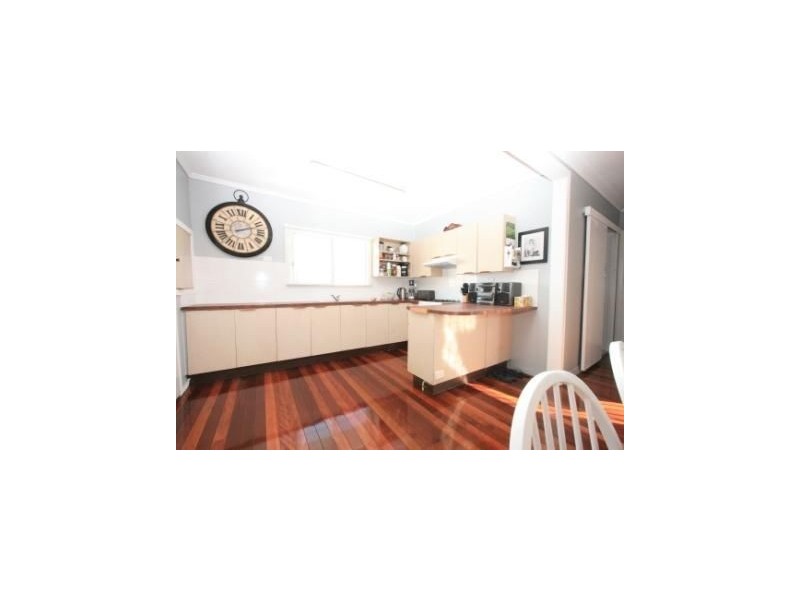 100 Whites Road, Manly West QLD 4179
