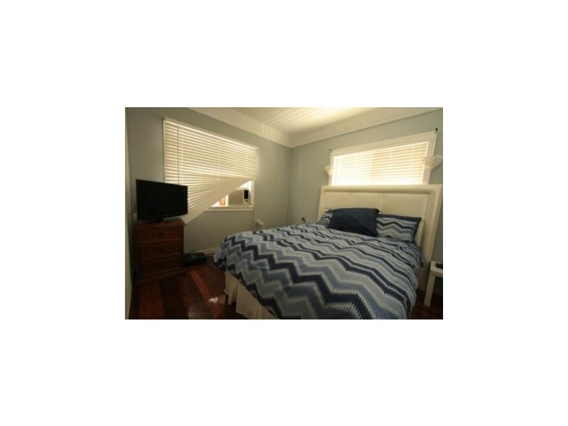 100 Whites Road, Manly West QLD 4179
