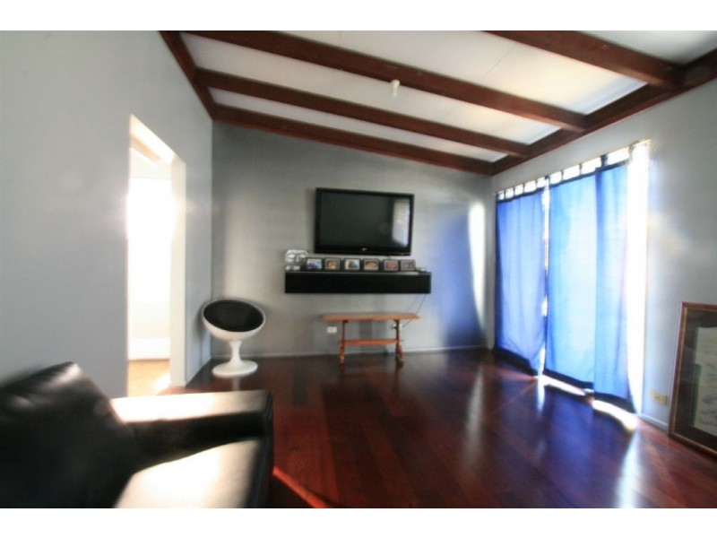 100 Whites Road, Manly West QLD 4179