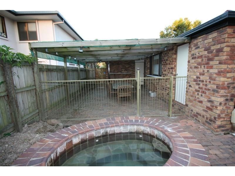 27 Risdon Street, Carindale QLD 4152