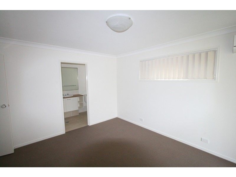 11 Bailey Street, Wakerley QLD 4154