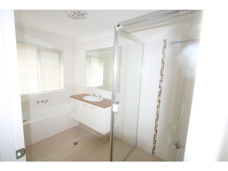 11 Bailey Street, Wakerley QLD 4154