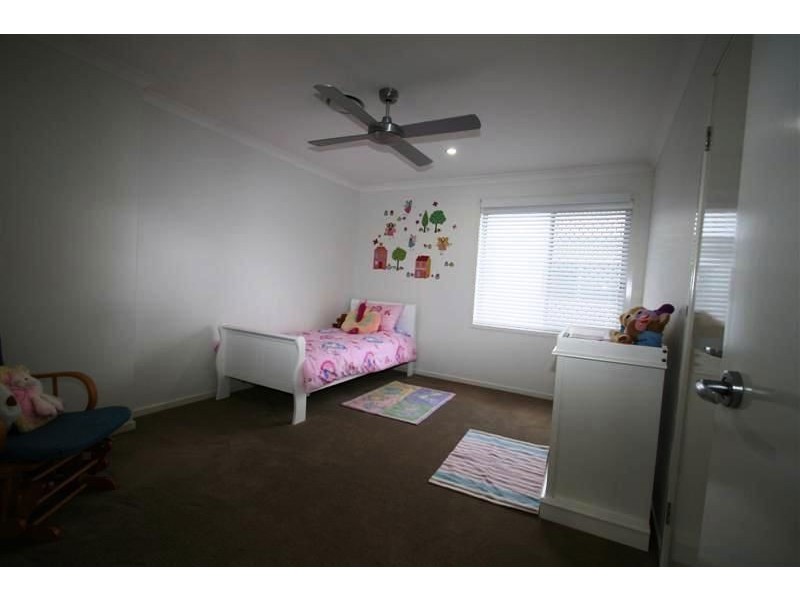 48 Feathertail Place, Wakerley QLD 4154