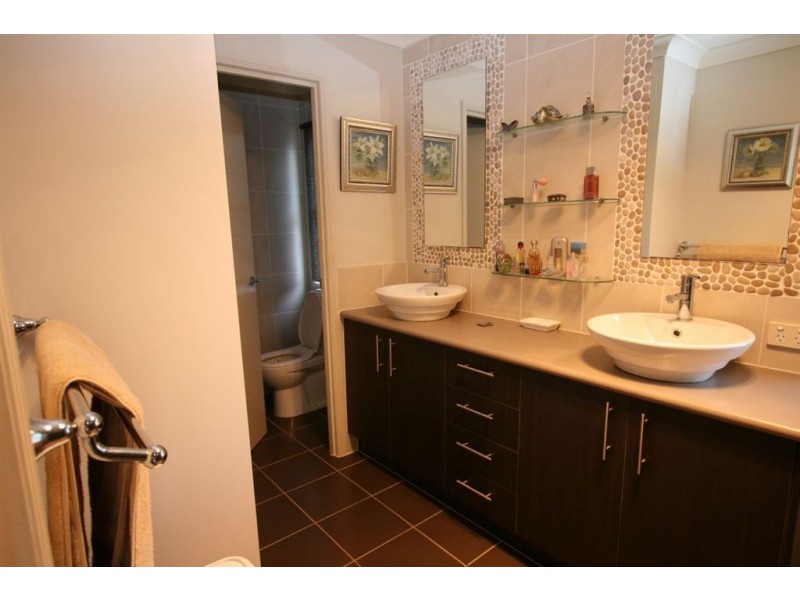 15 Tall Trees Cct, Wakerley QLD 4154