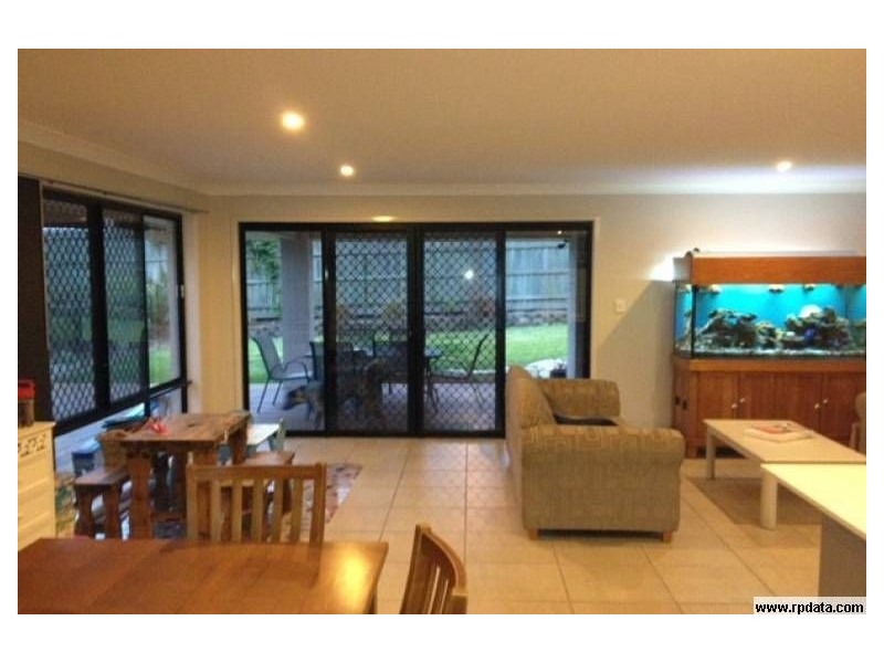 8 Peregian Close, Manly West QLD 4179