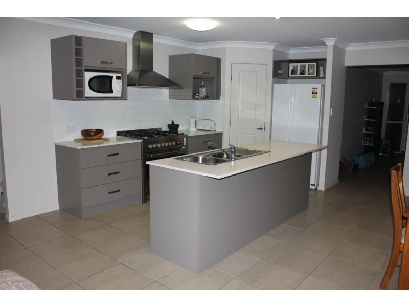 8 Peregian Close, Manly West QLD 4179