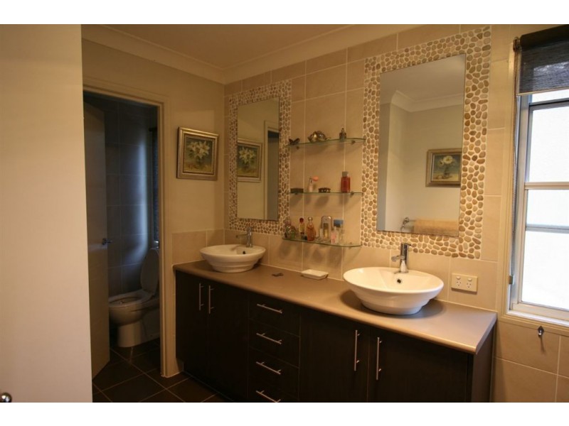 15 Tall Trees Cct, Wakerley QLD 4154