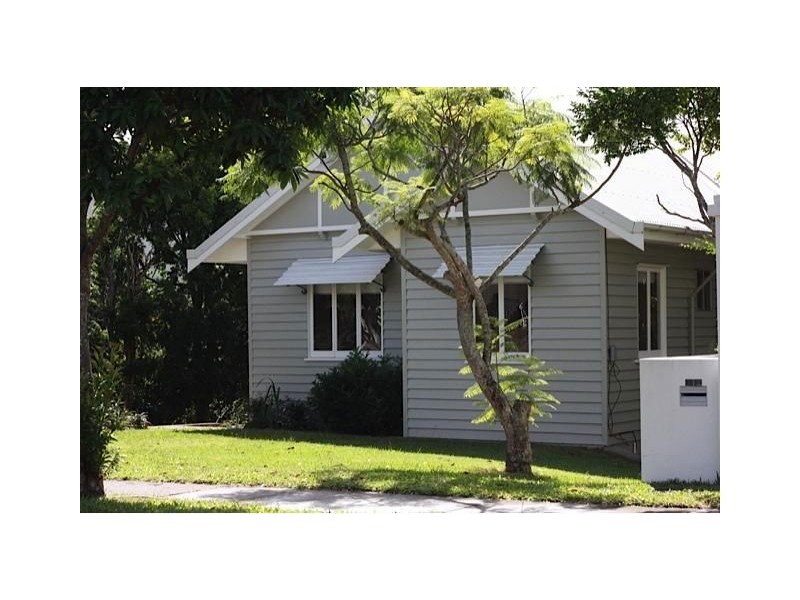 110 Oceana Tce, Manly QLD 4179