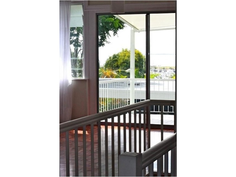 110 Oceana Tce, Manly QLD 4179