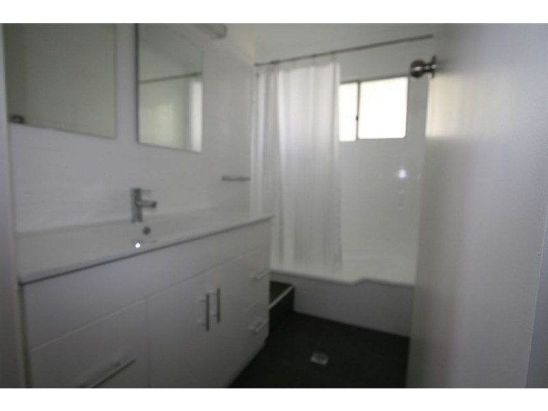 110 Oceana Tce, Manly QLD 4179