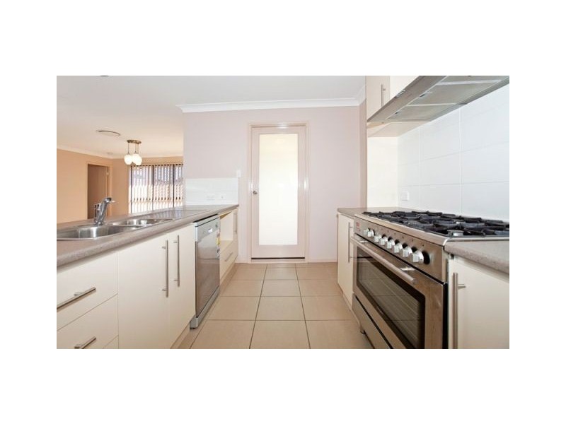 11 Rymera Crescent, Gumdale QLD 4154