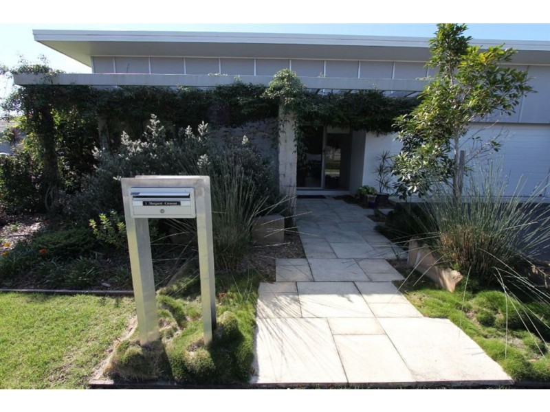 1 Margaret Crescent, Wakerley QLD 4154