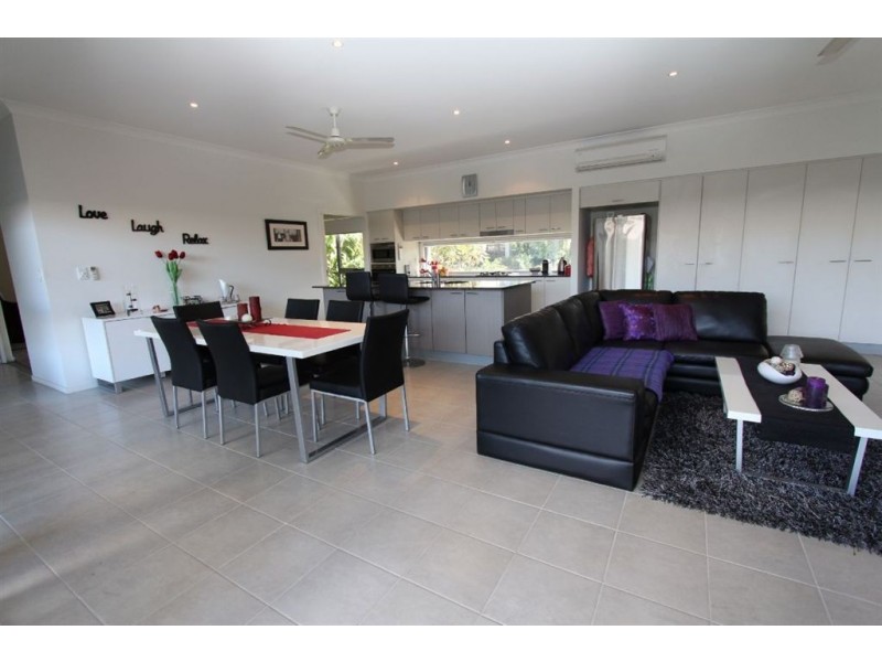 1 Margaret Crescent, Wakerley QLD 4154