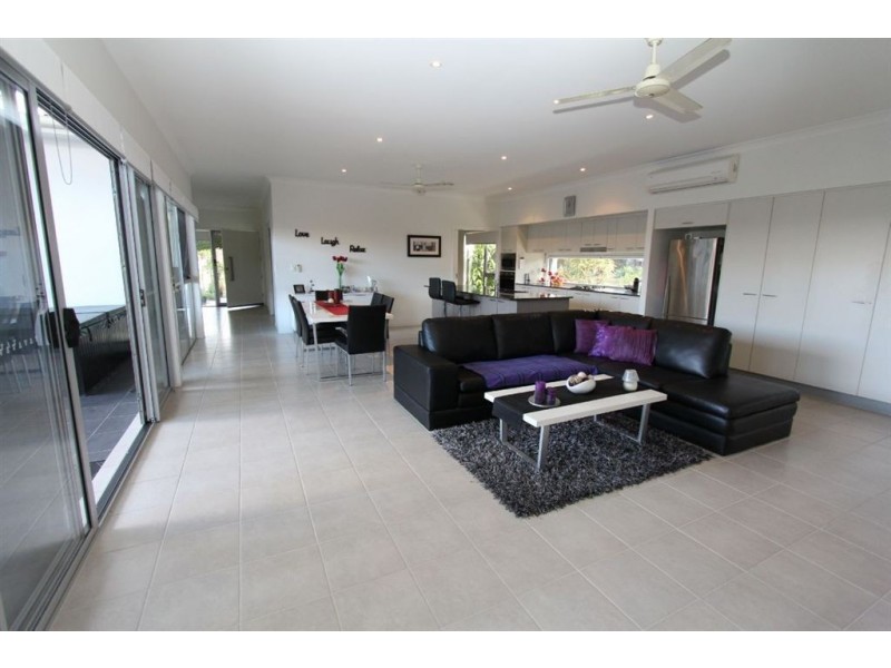 1 Margaret Crescent, Wakerley QLD 4154