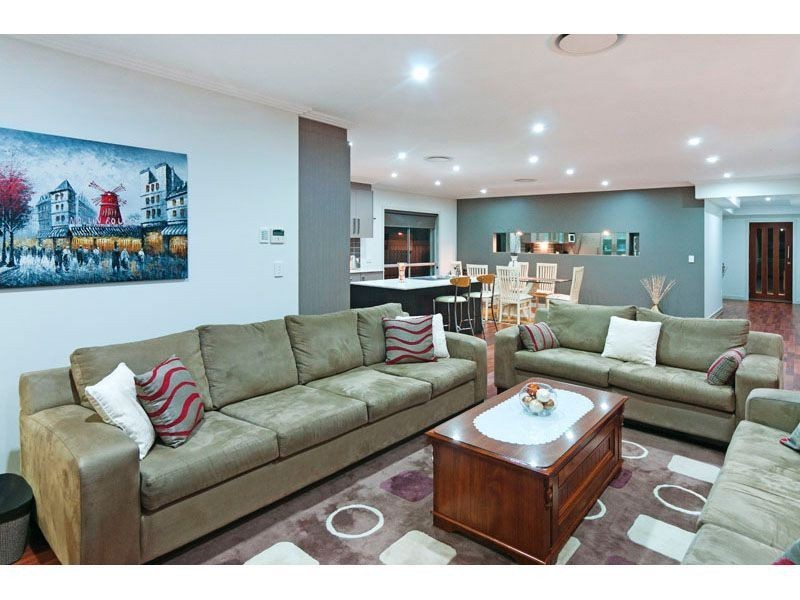 7 Feathertail Place, Gumdale QLD 4154