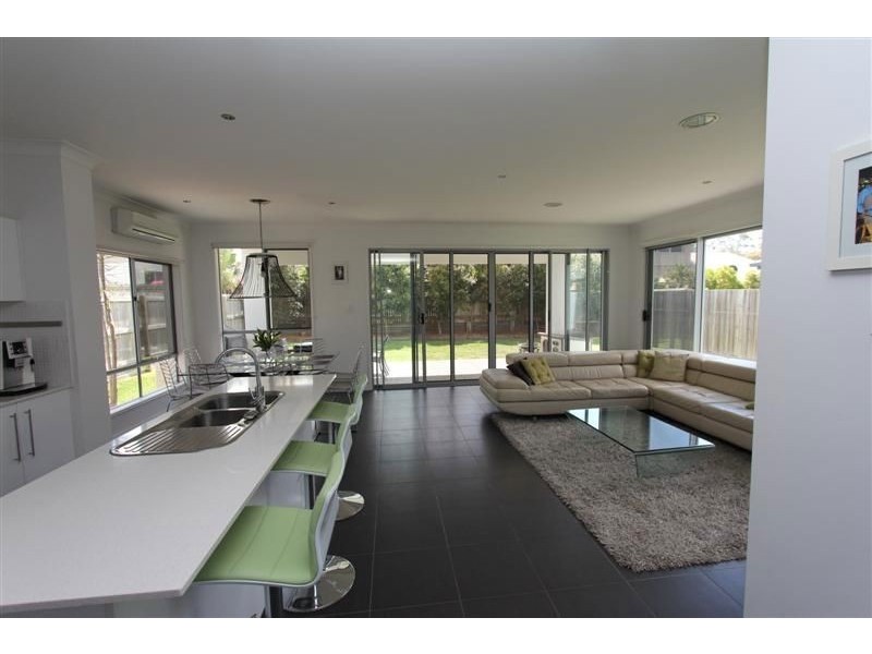 11 Sylvateere Crescent, Wakerley QLD 4154