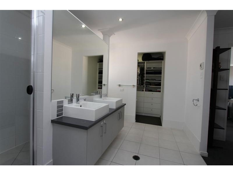 11 Sylvateere Crescent, Wakerley QLD 4154