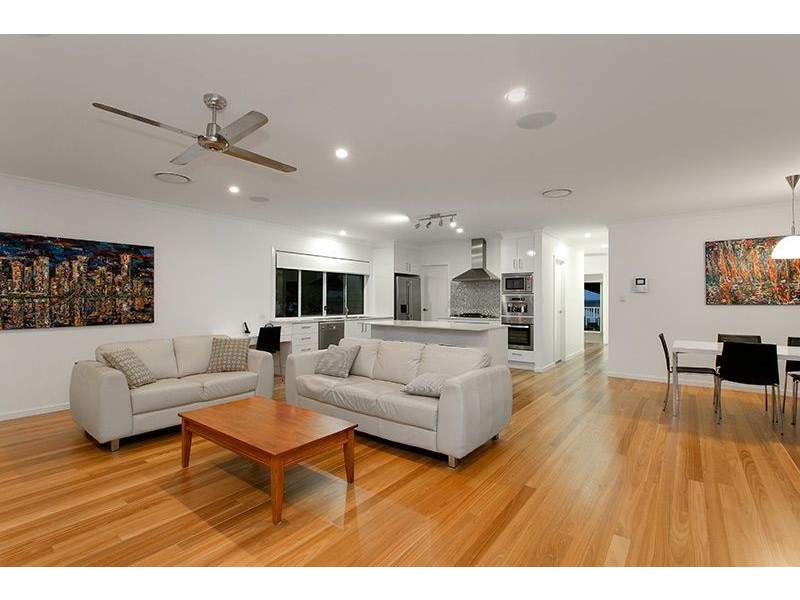 8 Bisley Place, Wakerley QLD 4154