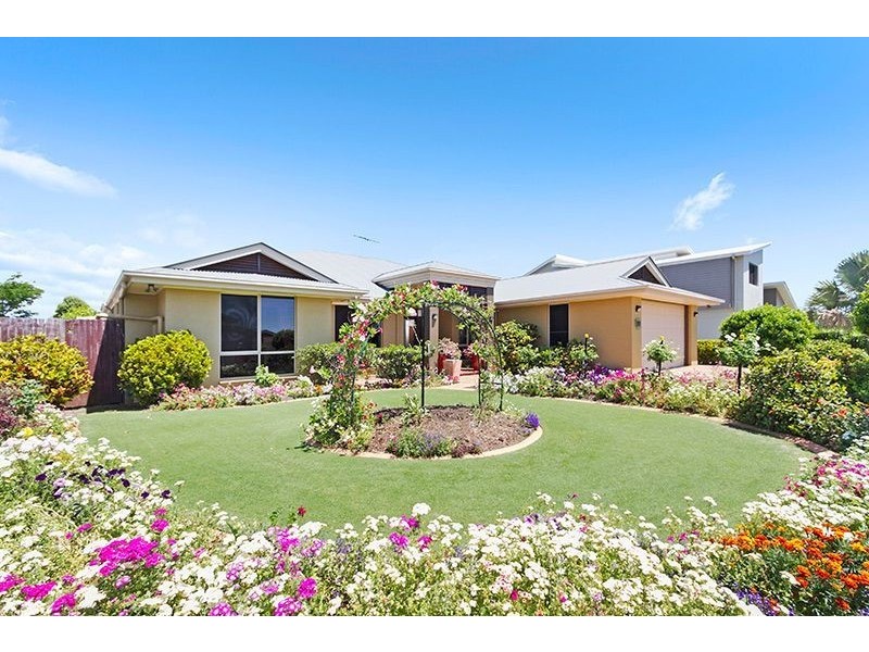 35 Hannah Circuit, Manly West QLD 4179