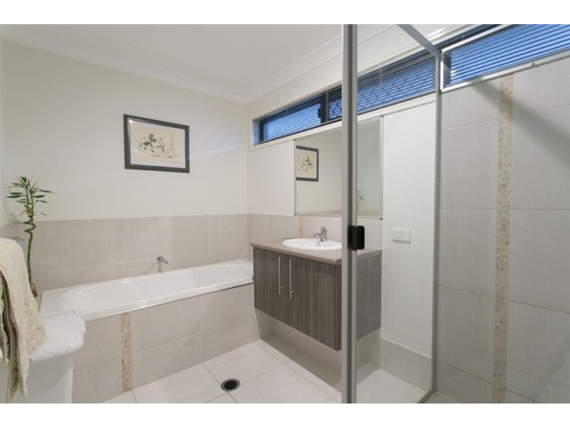 18 Saltburn Place, Wakerley QLD 4154