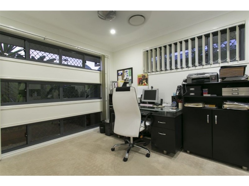 18 Saltburn Place, Wakerley QLD 4154
