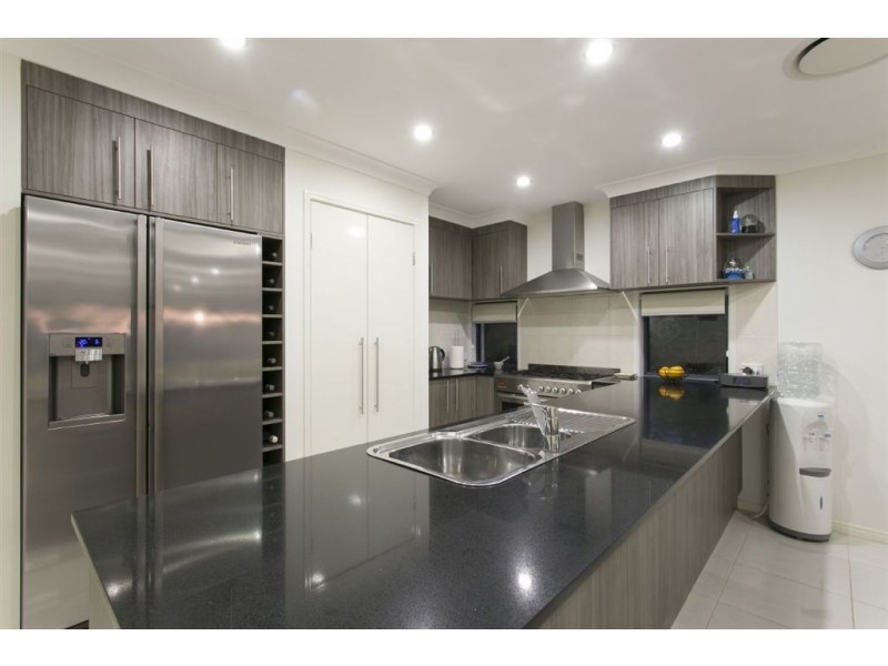 18 Saltburn Place, Wakerley QLD 4154