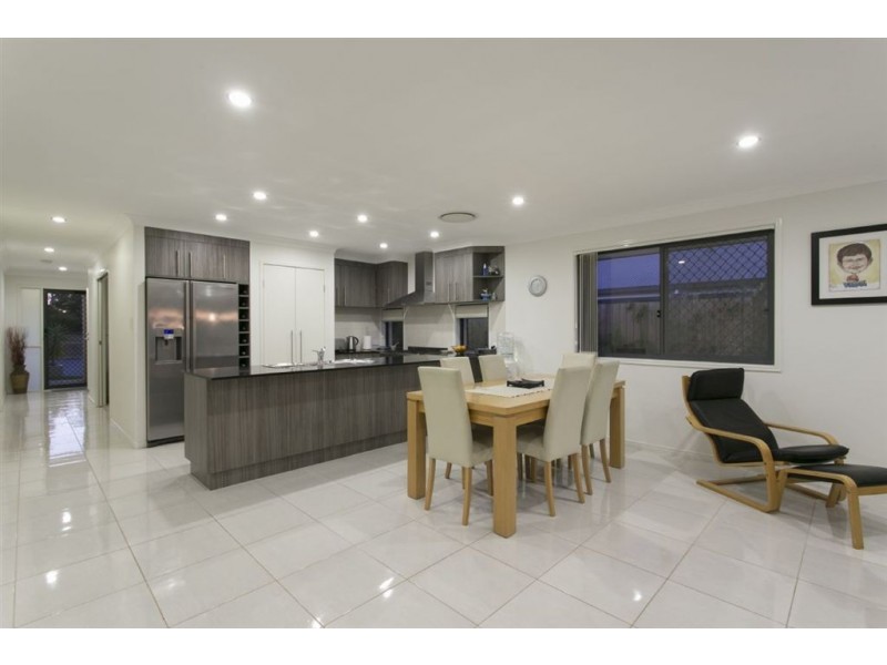 18 Saltburn Place, Wakerley QLD 4154