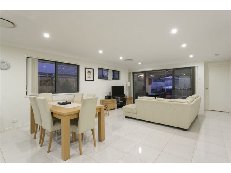 18 Saltburn Place, Wakerley QLD 4154