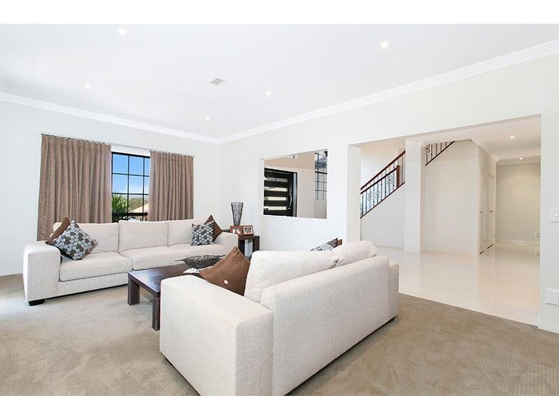 13 Clarance Street, Wakerley QLD 4154