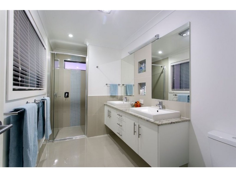 42 Feathertail Place, Gumdale QLD 4154