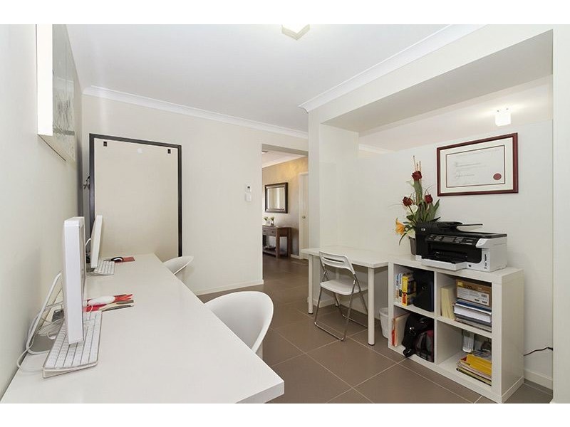 6 Peregian Close, Manly West QLD 4179