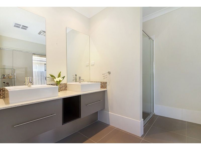 6 Peregian Close, Manly West QLD 4179