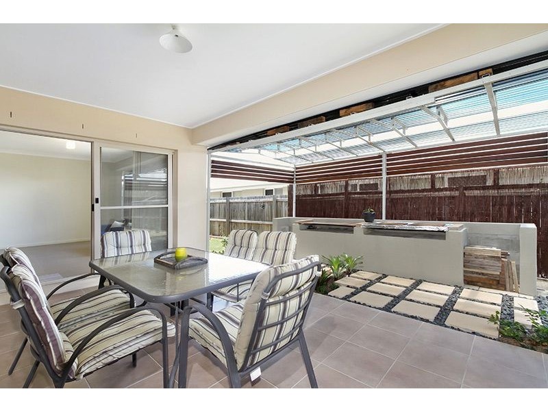 6 Peregian Close, Manly West QLD 4179