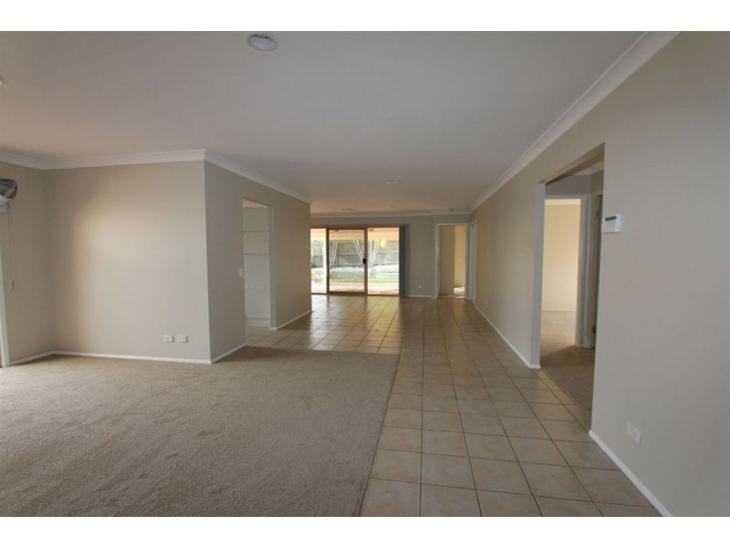 69 Matthews Way, Wakerley QLD 4154