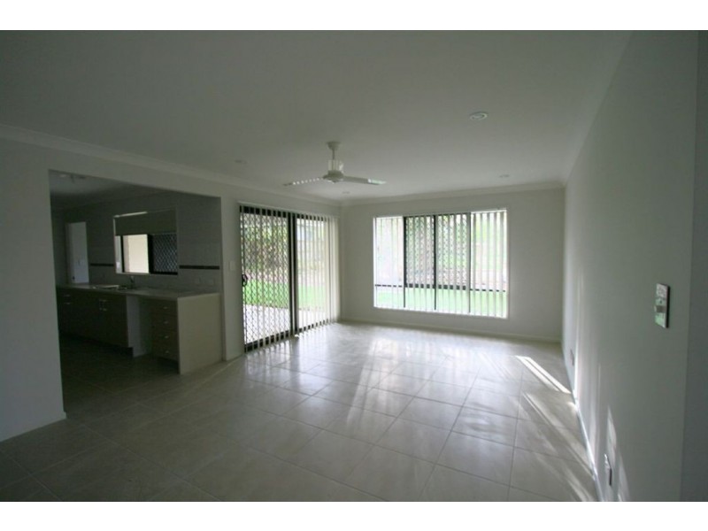 5 Foxwood cct, Wakerley QLD 4154