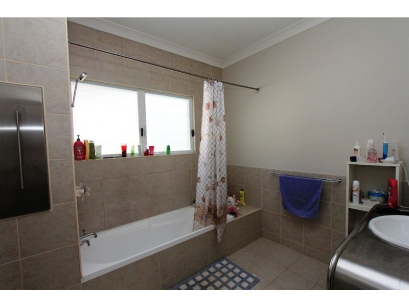 27 Bethania Street, Lota QLD 4179
