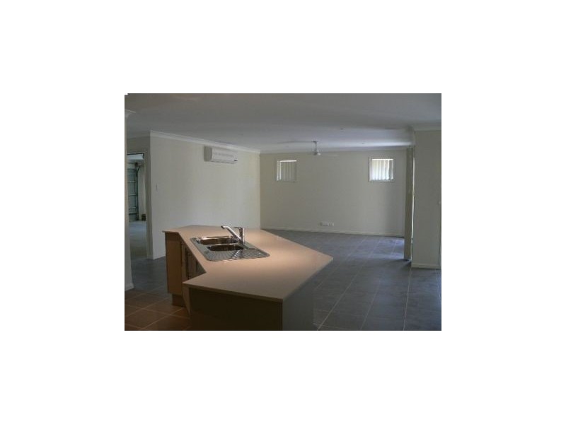 56 Higgs Circuit, Wynnum West QLD 4178