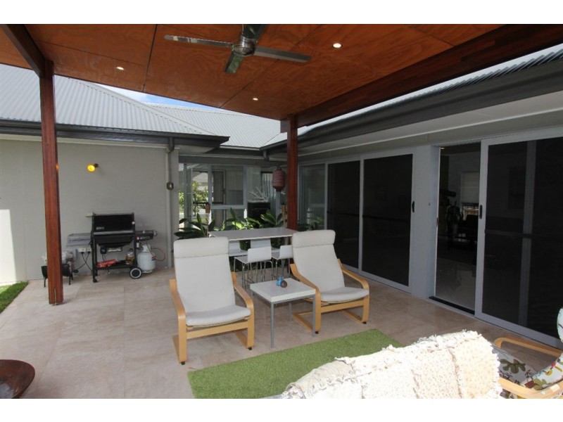 7 Esk Crescent, Wakerley QLD 4154