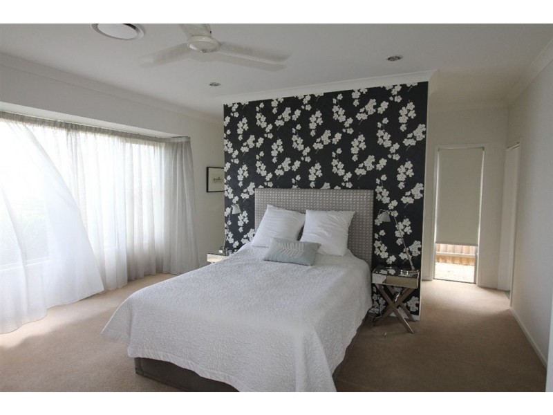 7 Esk Crescent, Wakerley QLD 4154