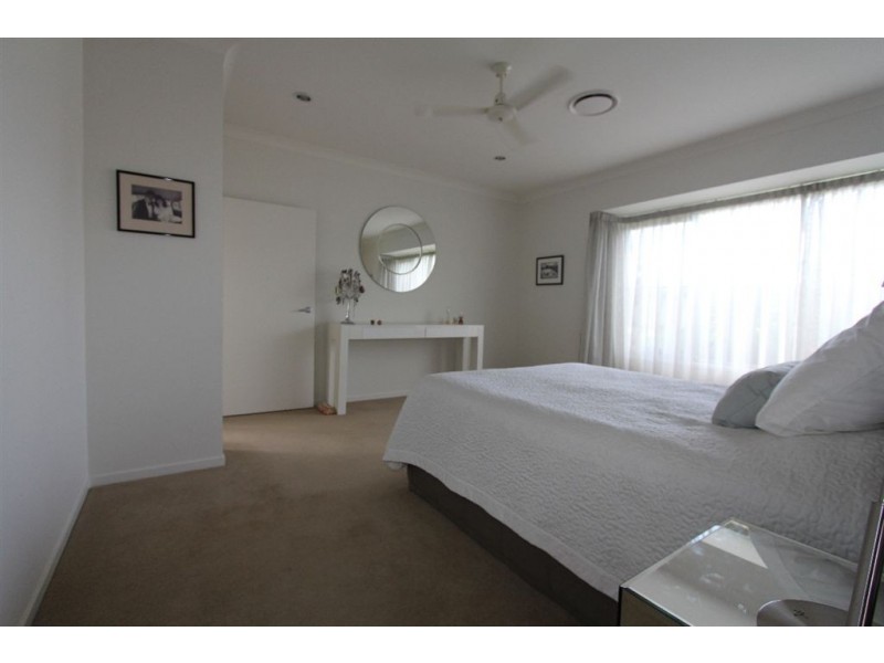 7 Esk Crescent, Wakerley QLD 4154