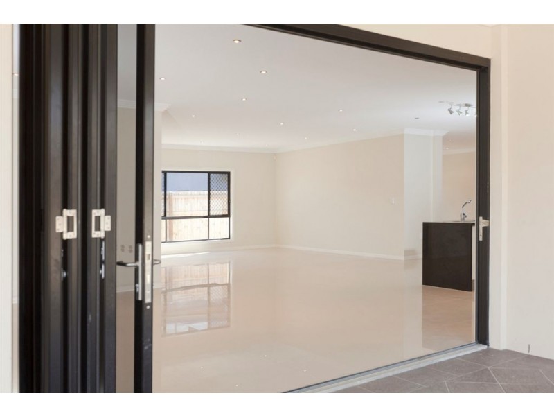 4 Habitat Drive, Wakerley QLD 4154
