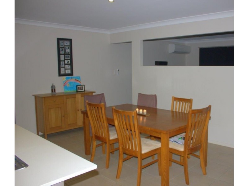 8 Peregian Close, Manly West QLD 4179