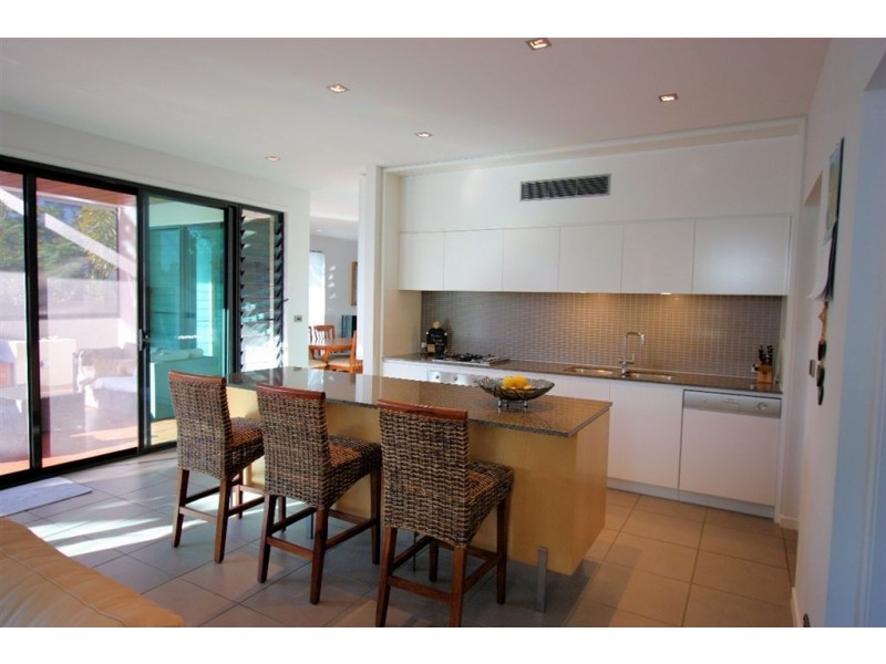 60 Waterline Crescent, Bulimba QLD 4171