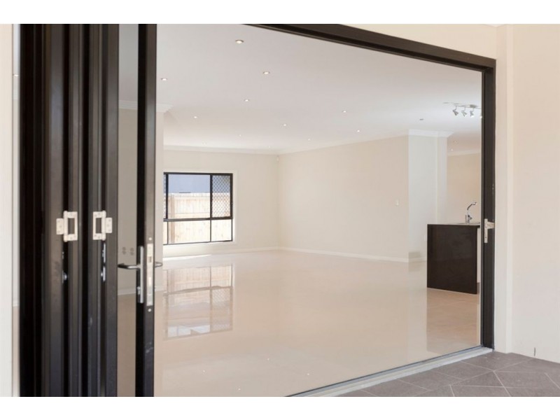 4 Habitat Drive, Wakerley QLD 4154