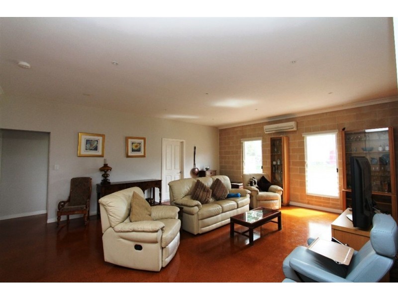 27 Bethania street, Lota QLD 4179