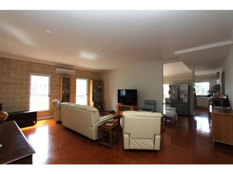 27 Bethania street, Lota QLD 4179