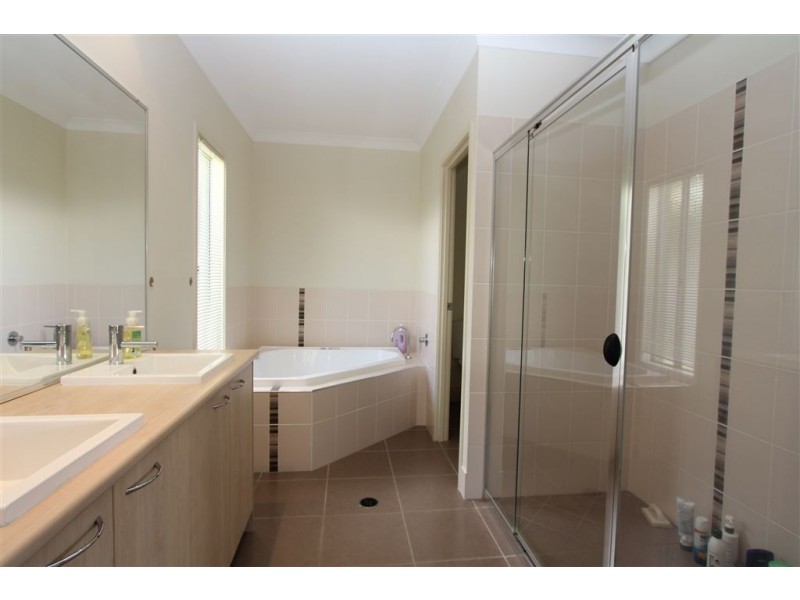 14 Paperbark, Wakerley QLD 4154