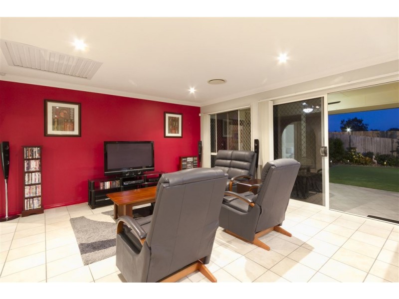 31 Underwood Street, Wakerley QLD 4154